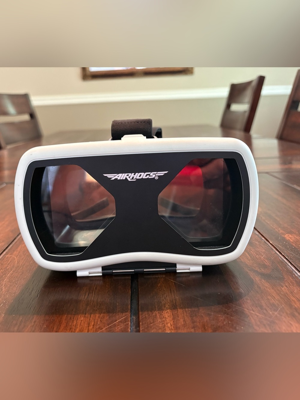 White VR Headset - Portable Mobile Virtual Reality Viewer